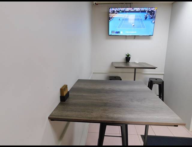 90M² OFFICE TO LET IN FERNDALE